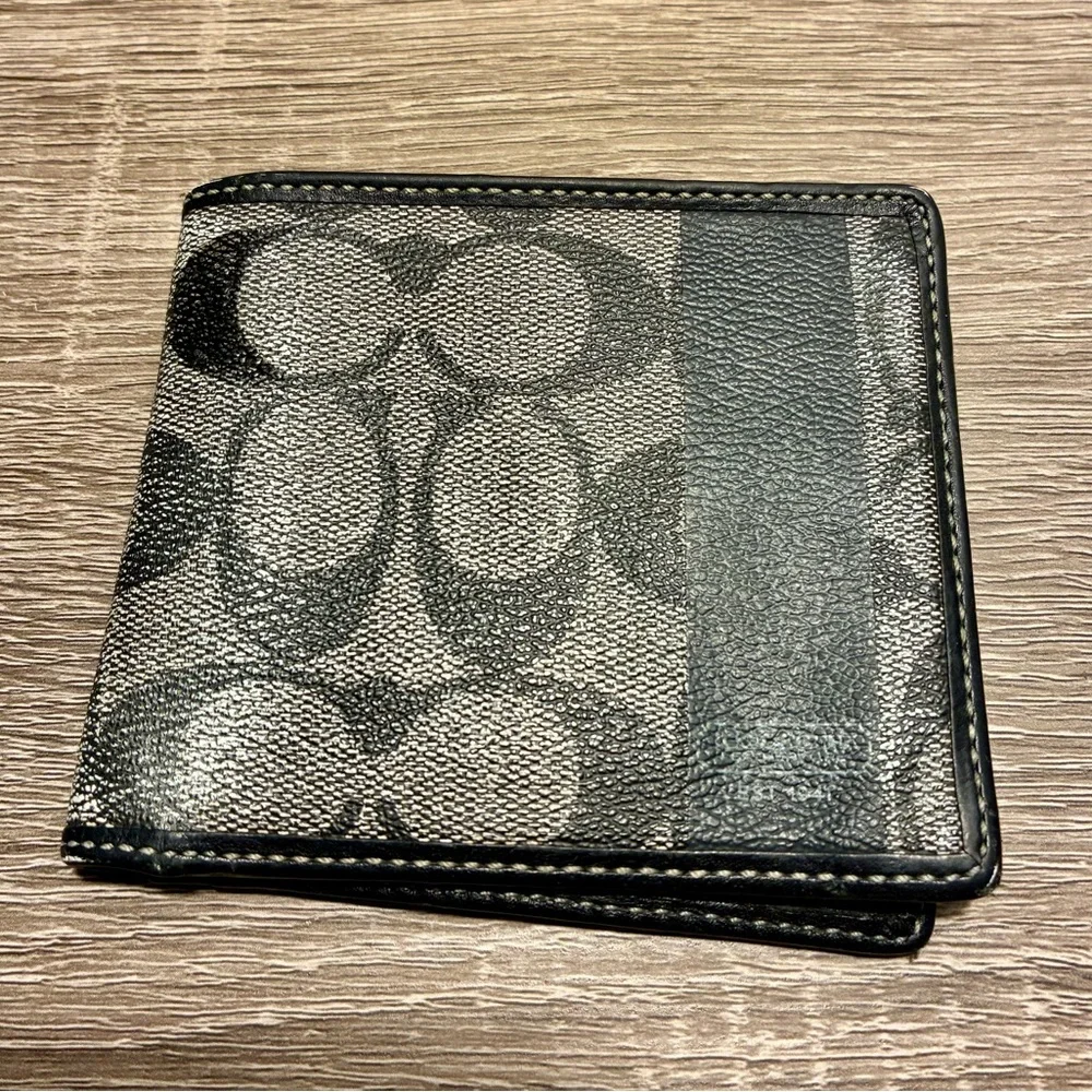 Louis Vuitton and Coach Project Bundle. Wallets and Key Holders - Picture 13 of 16